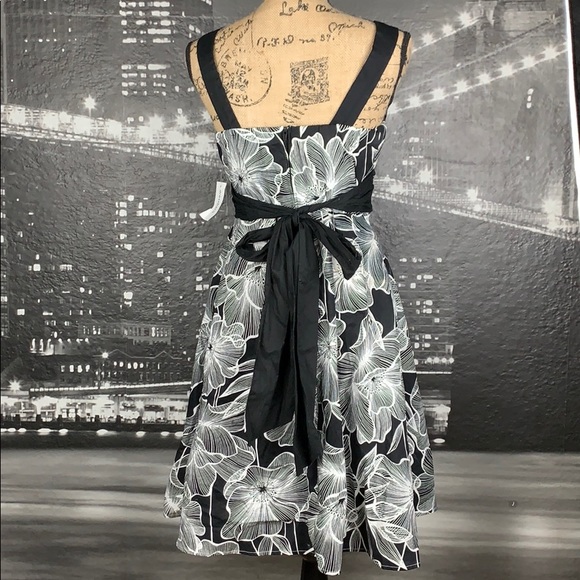 Dressbarn Dress Size 8 - Picture 3 of 3